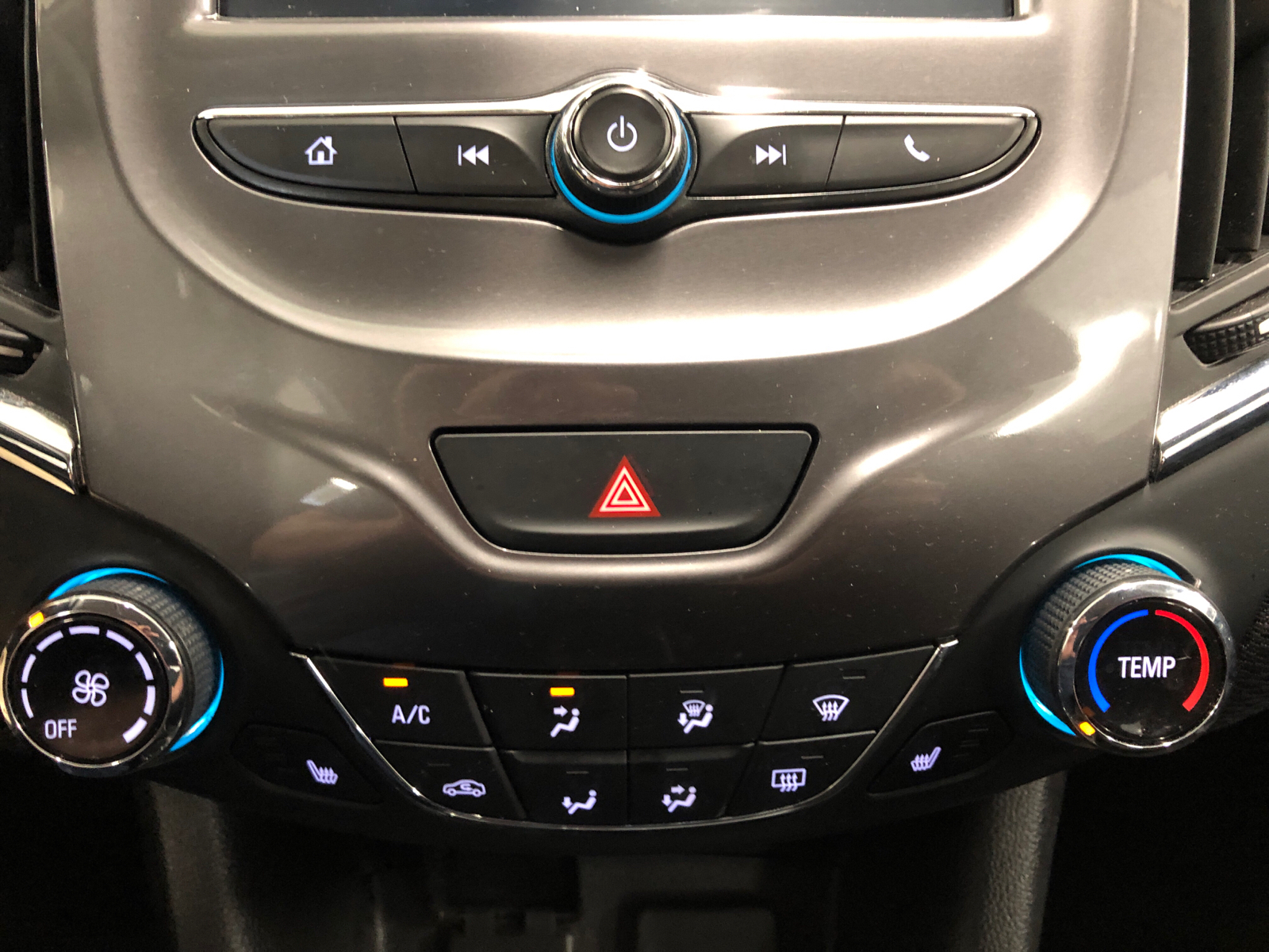 2018 Chevrolet Cruze LT * On Star * Auto projection headlights * Passive/keyless entry * Climate